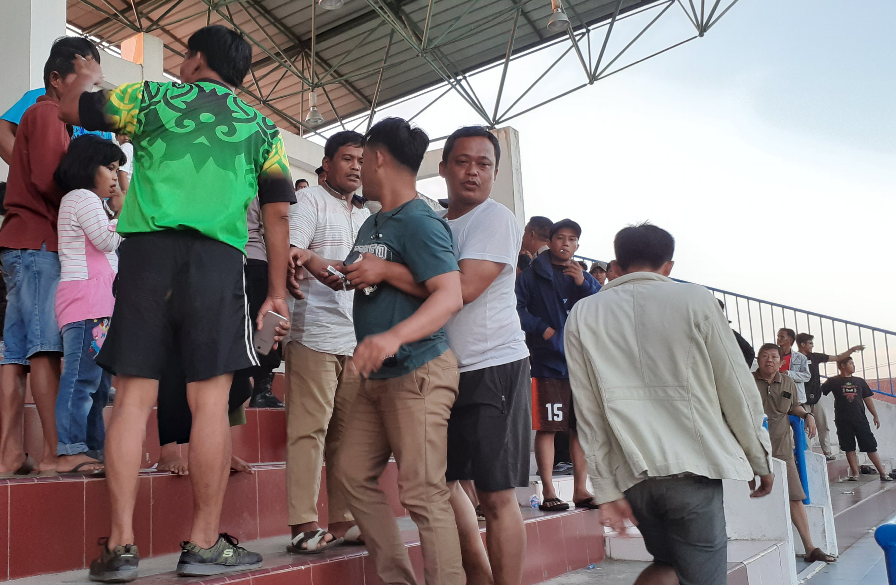 Polisi Dipukuli Penonton Tak Dikenal Disaat Laga Walikota Cup Masih Berlangsung