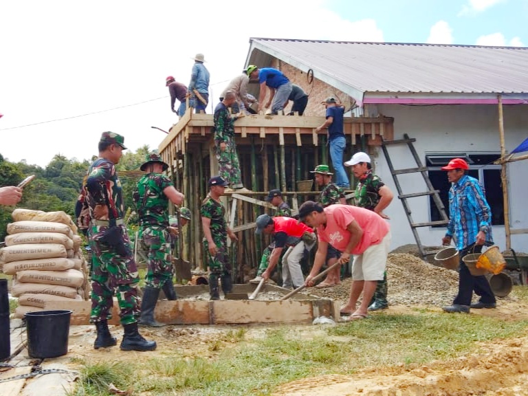 Umat Nasrani dan Muslim Gotong Royong Bangun Gereja di Krayan