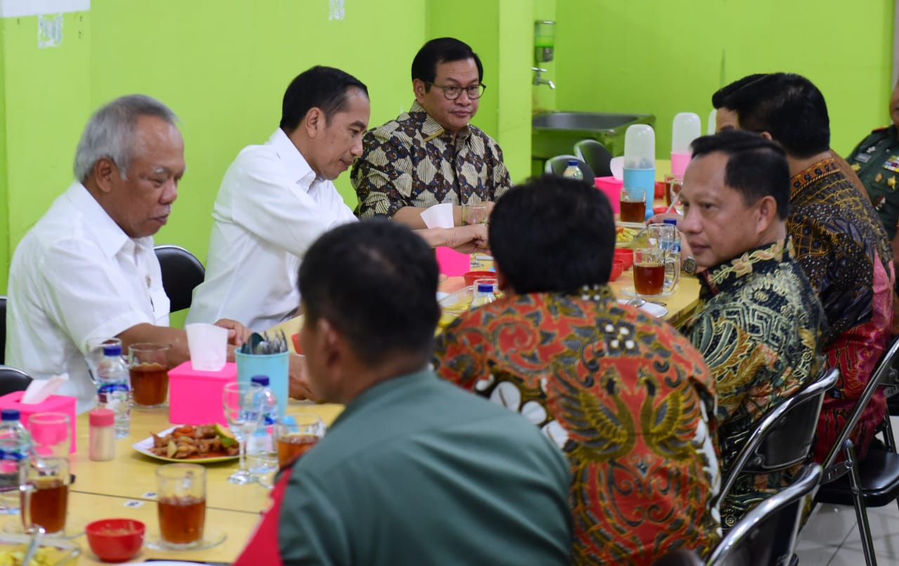 Di Tarakan, Presiden Jokowi Menikmati Seafood dan Sambal Buatan Gubernur Kaltara