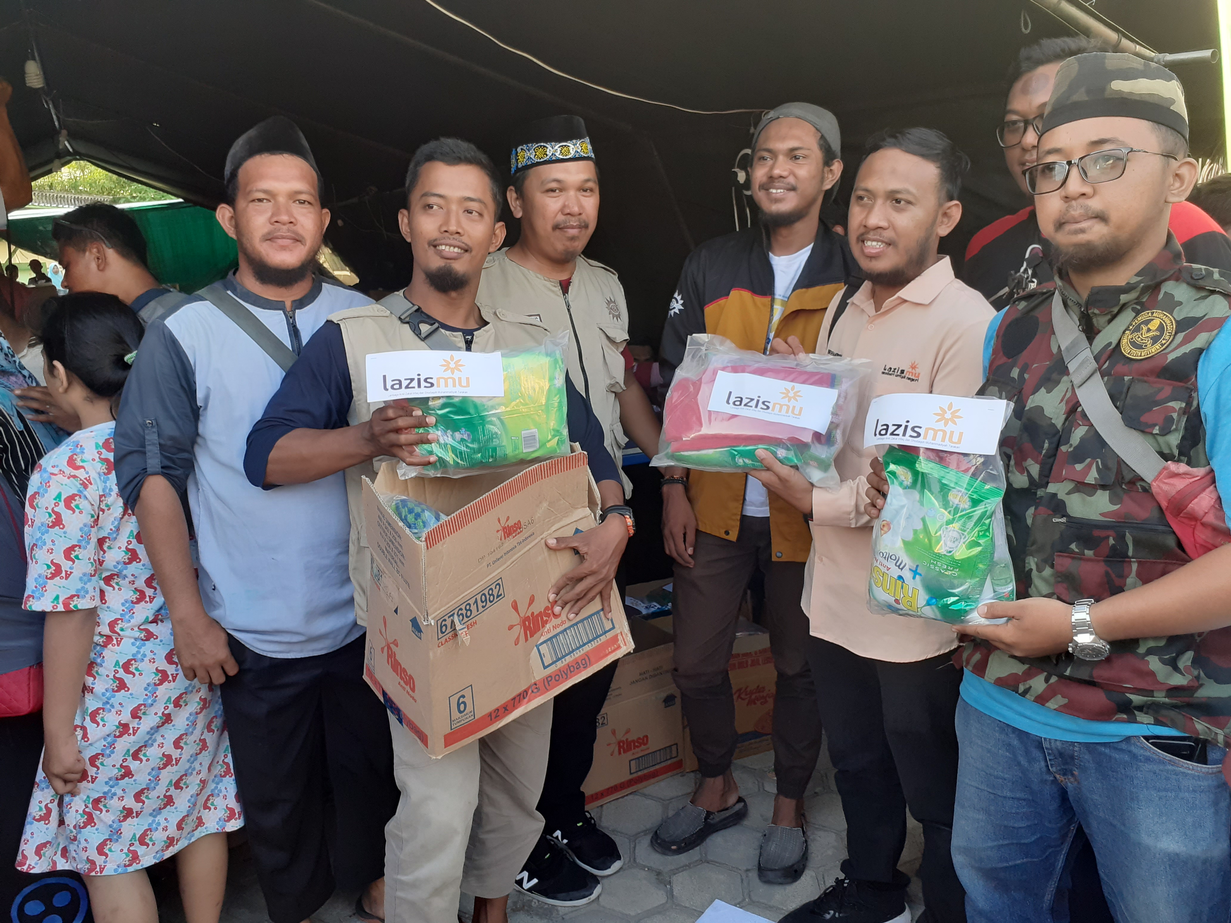 Lazis Muhammadiyah Tarakan Salurkan Bantuan Pendidikan kepada Korban Kebakaran Pasar Batu