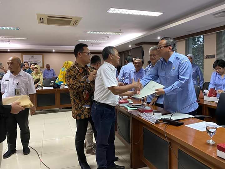 Hasan Basri Bersama Kadis KP Kaltara Serahkan  Aspirasi kepada Menteri Kelautan dan Perikanan