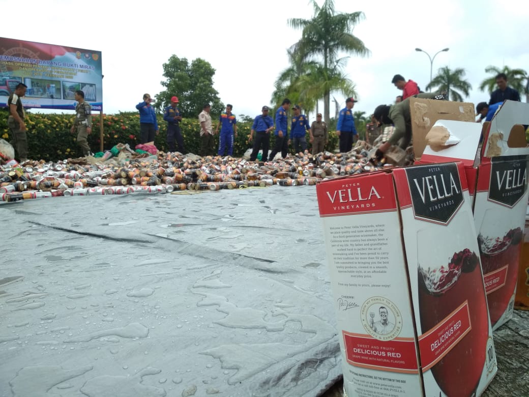 Belasan Ribu Minuman Keras di Malinau Dimusnahkan Satpol PP