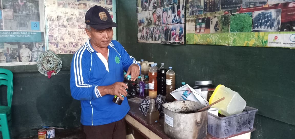Warga Karang Rejo Buat Disinfektan dari Tempurung Kelapa
