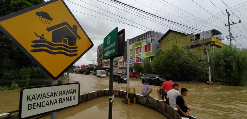 Air Banjir Bisa Menjadi Media Penyebaran Virus Corona? Ini Kata Para Ahli