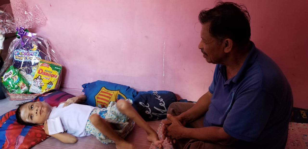 Tak Ada Biaya Berobat, Bertahun-tahun Terbaring Lemah, Ayah Fitri Gantikan Peran Ibu yang Meninggal