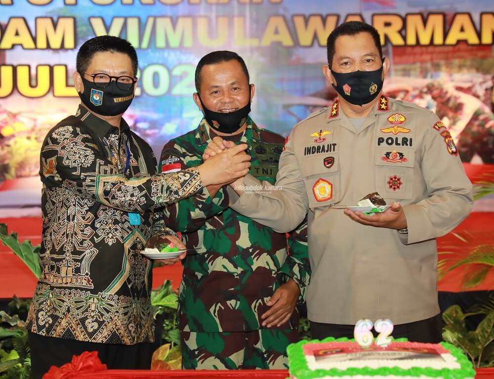 Bersama TNI/Polri dan Tokoh Masyarakat, Gubernur Hadiri Syukuran HUT Kodam VI/Mulawarman