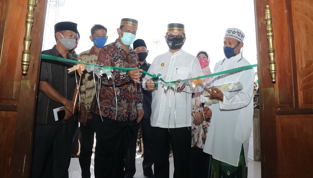 Gubernur Resmikan Masjid dan BSPS di Tanjung Palas Timur