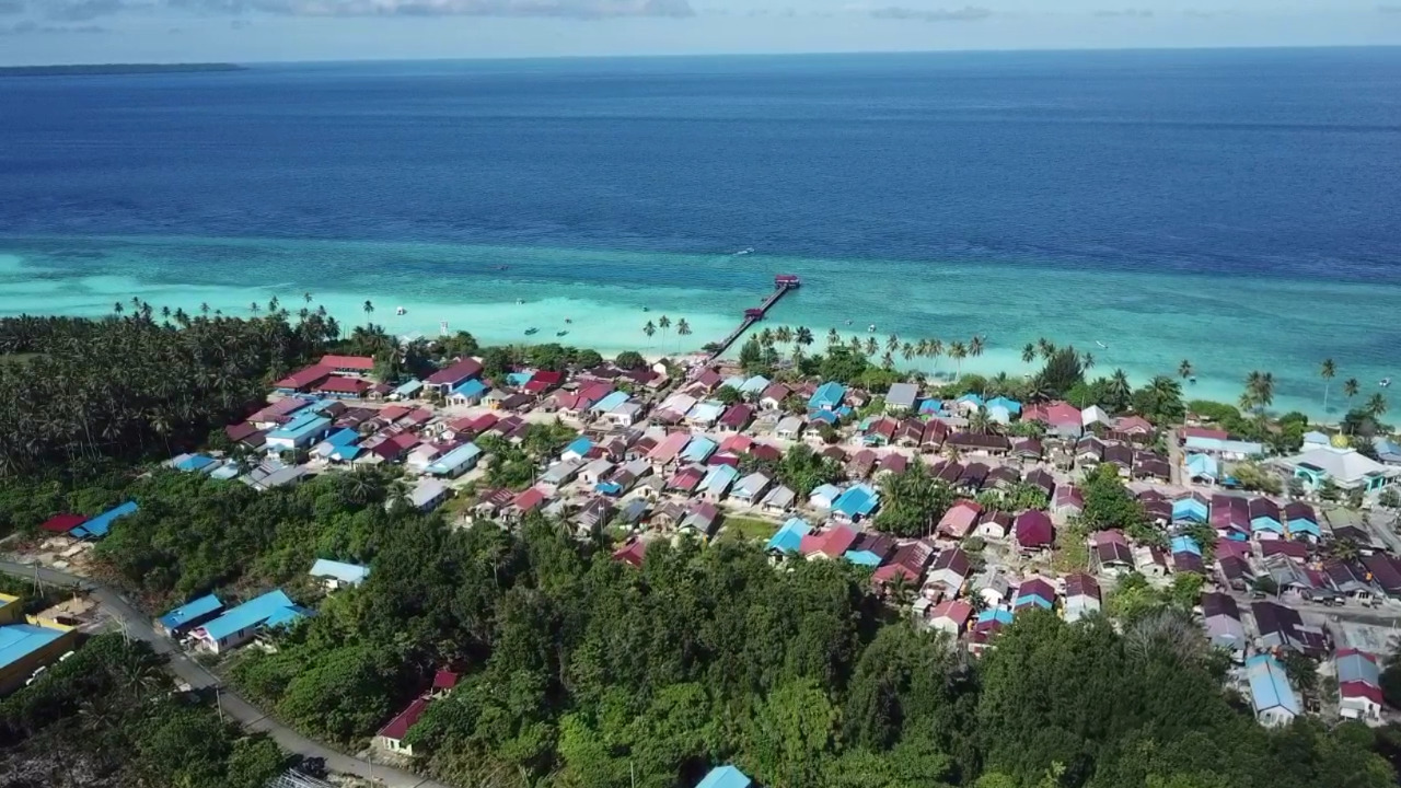 PLN Hadirkan Benderang Hingga ke Daerah 3T, Pulau Maratua Kini Semakin Terang