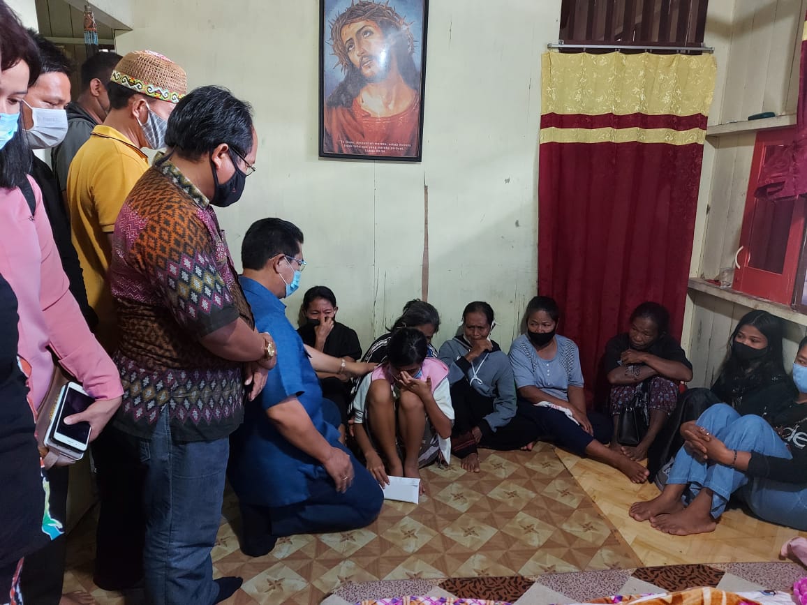 ZIYAP Peduli: Yansen TP Salurkan Bantuan kepada Keluarga Korban Meninggal Akibat Longsor