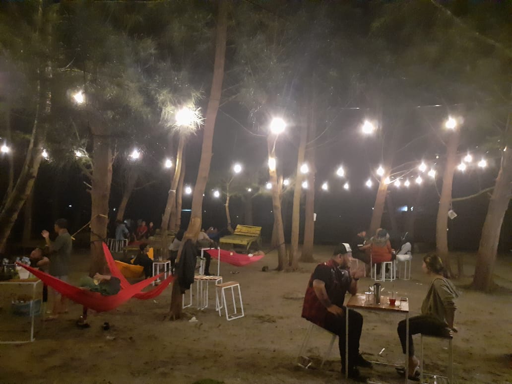 Intip Kafe Pagi Senja di Binalatung Beach, Digagas Kaum Milenial yang Berawal dari Take Away