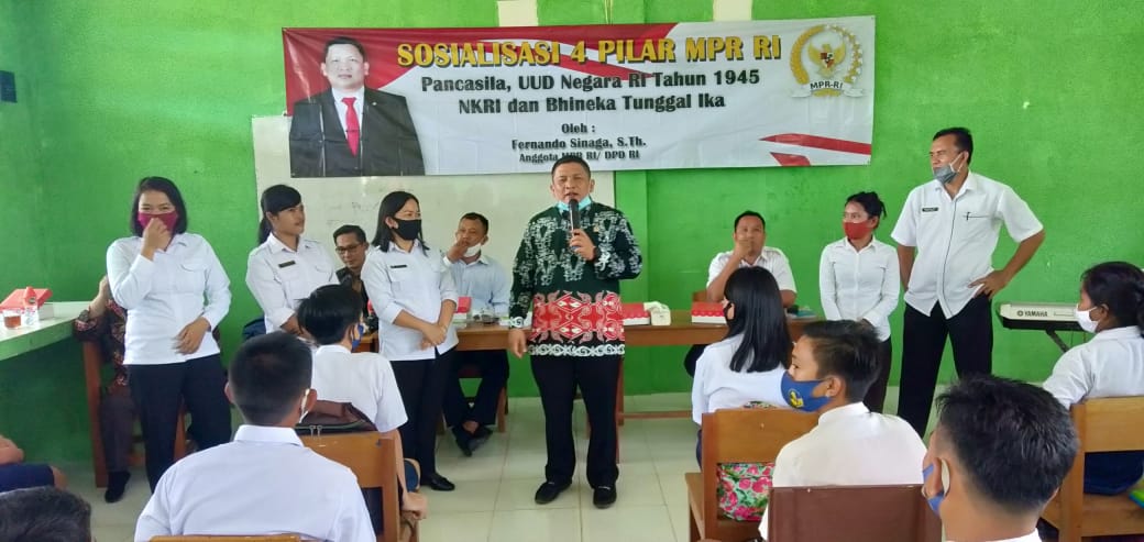 Fernando Sinaga Sosialisasi 4 Pilar Kebangsaan di SMP Negeri 3 Malinau Kota