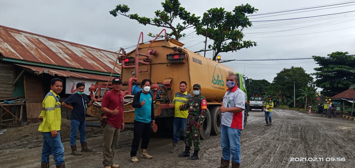 Gunakan Dua Unit Truk PT BDMS, Pemdes Malinau Kota Distribusi Air Bersih ke Warga