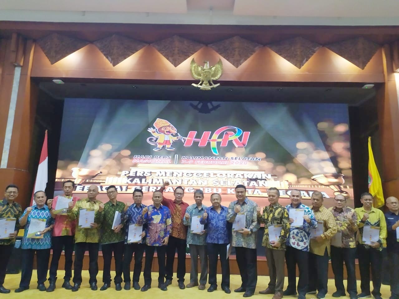 PWI Pusat Anugerahi PCNO Kepada 9 Wartawan dan Pena Mas untuk Gubernur Kalsel