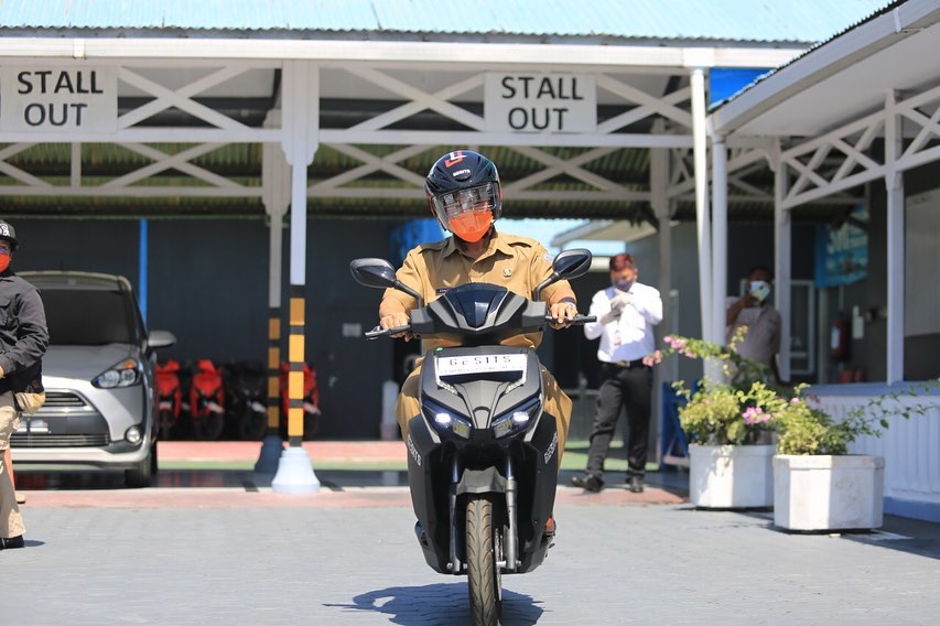 Walikota Tarakan Launching Penjualan Sepeda Motor Listrik Gesits