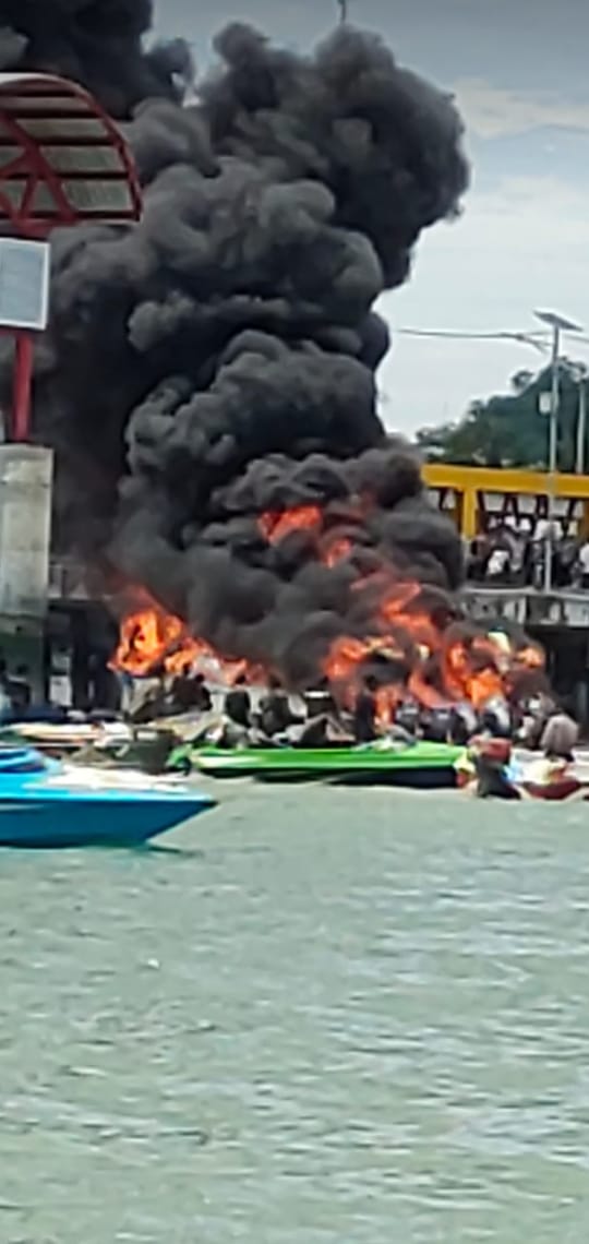 Speedboat Dewa Sebakis 3 Terbakar di Dermaga Tengkayu I Tarakan