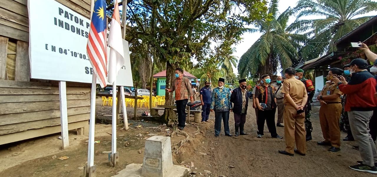 Kunjungi Patok Negara yang Bergeser, Wamen ATR/BPN Terima Keluhan Warga