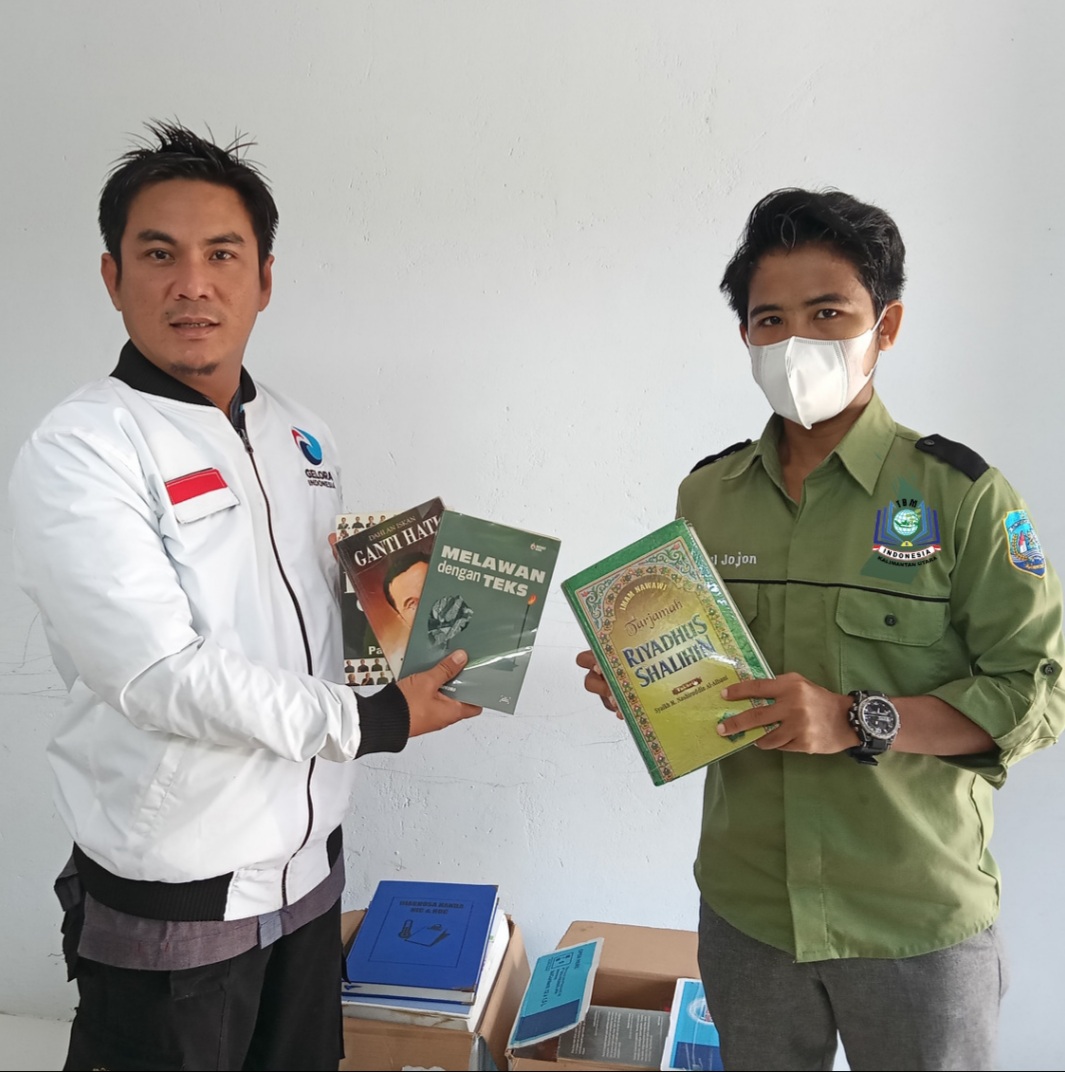 Gelora Kaltara Salurkan Donasi Buku ke Komunitas Literasi Taman Baca