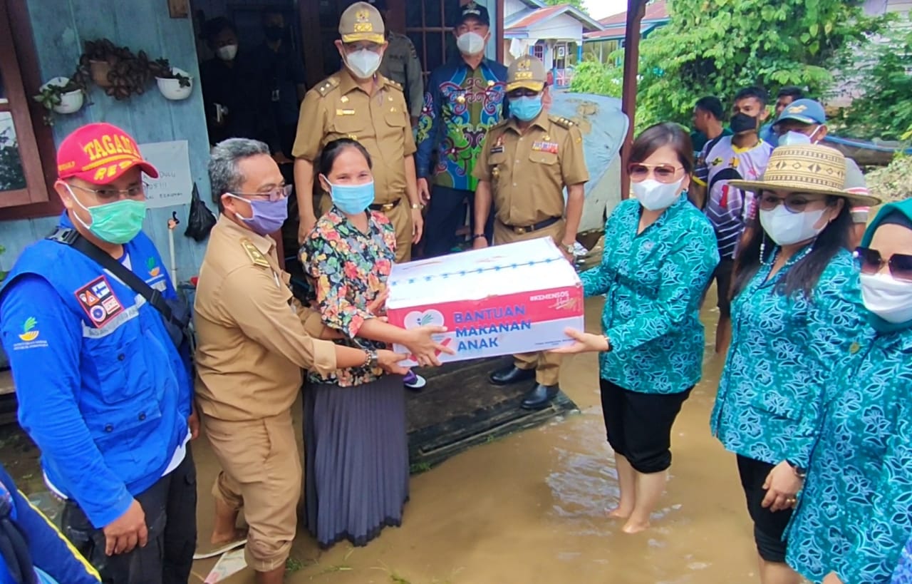 Galang Dana Pengurus, PKK Kaltara Salurkan Bantuan untuk Korban Banjir di Malinau