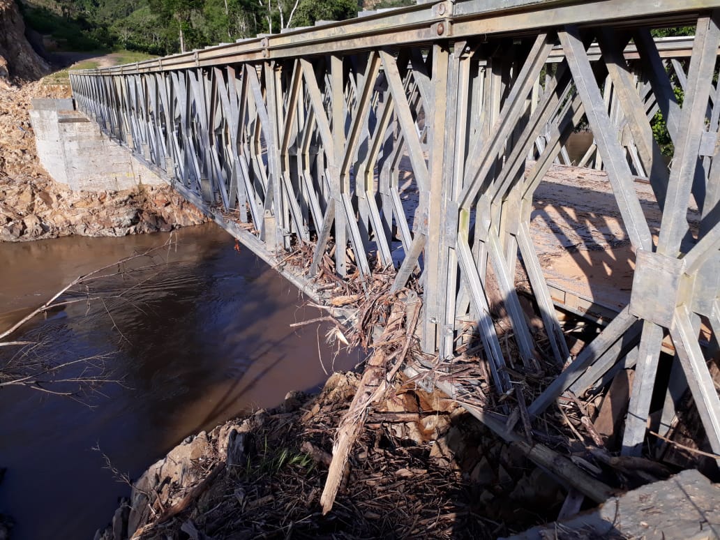 Luapan Air Sungai Bahau di Perbatasan Meluap, Jembatan Dely Terbawa Arus