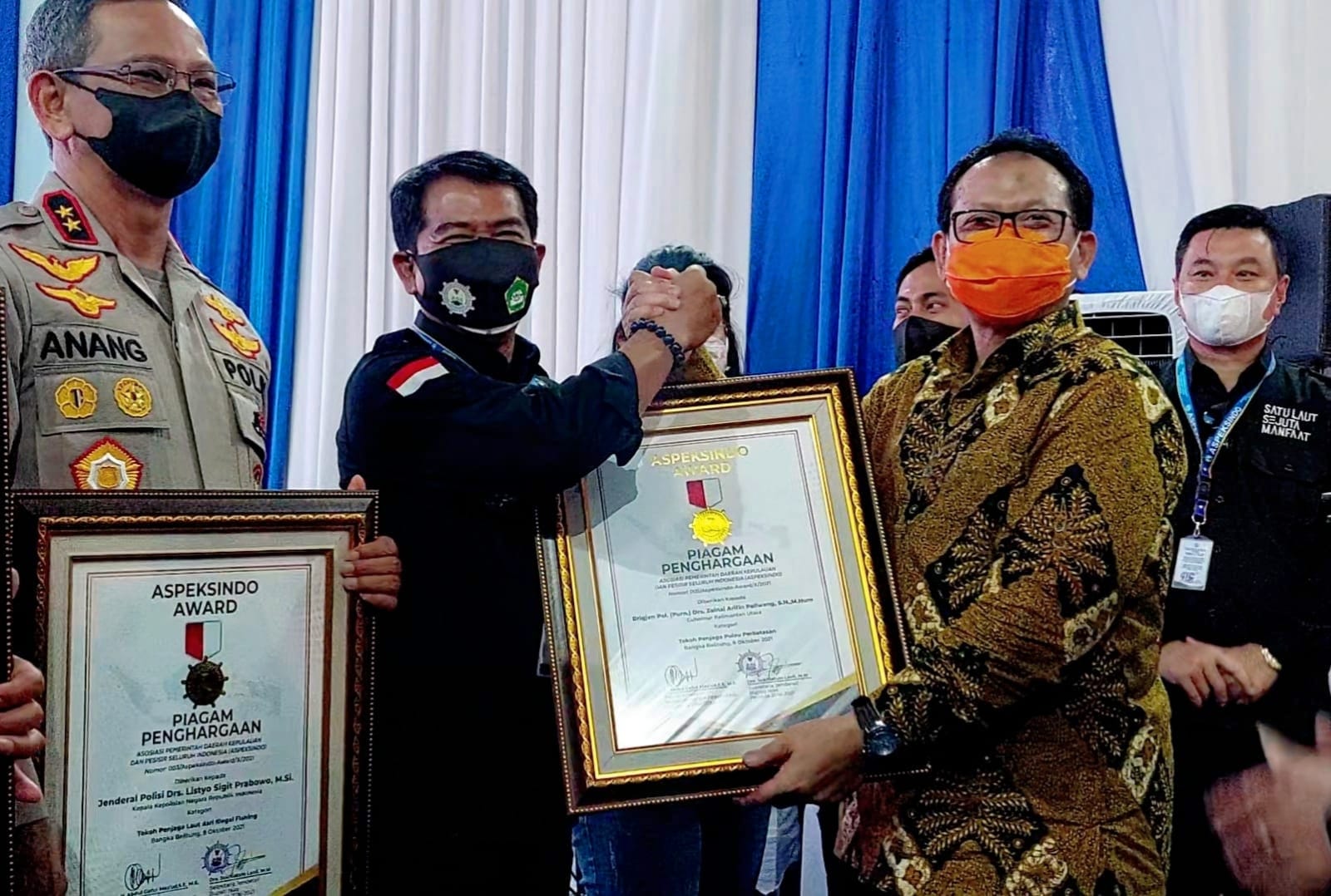 Gubernur Zainal Raih Penghargaan Kategori Tokoh Penjaga Pulau Perbatasan