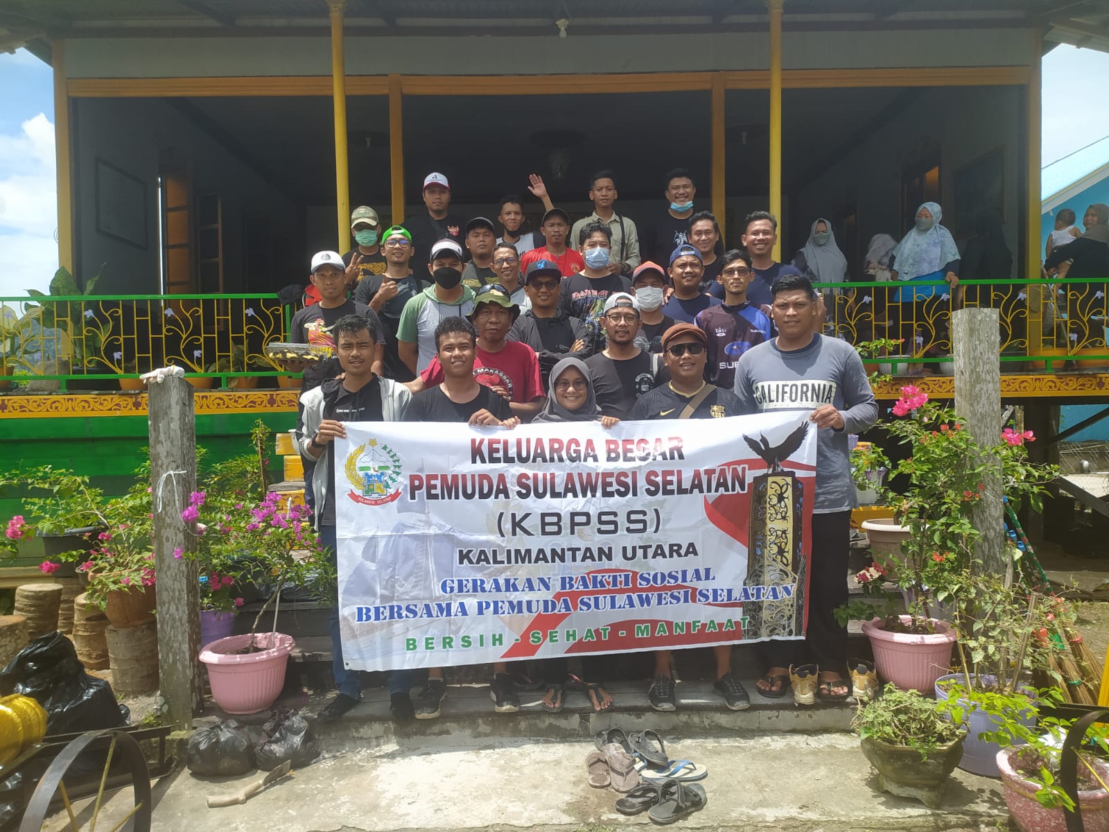 Sambut HUT Bulungan dan Tanjung Selor, Pemuda Sulsel dan Lintas Komunitas Gelar Aksi Bersih-Bersih Rumah Raya Bulungan