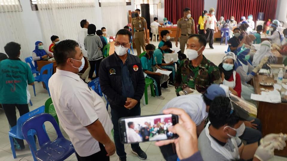 Tinjau Vaksinasi Massal di SMK 2 Tarakan, Hasan Basri: Harus Tetap Pakai Masker
