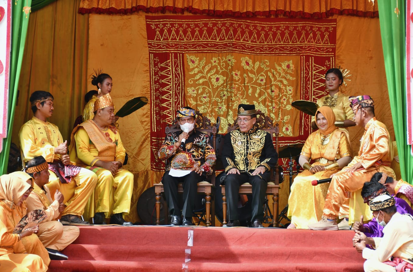 Perankan Tokoh Mamanda Bulungan, Gubernur Ajak Lestarikan Budaya Asli Kaltara