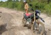 Kendarai Sepeda Motor, Ingkong Ala Tinjau Akses Permukiman Transmigrasi Sepunggur
