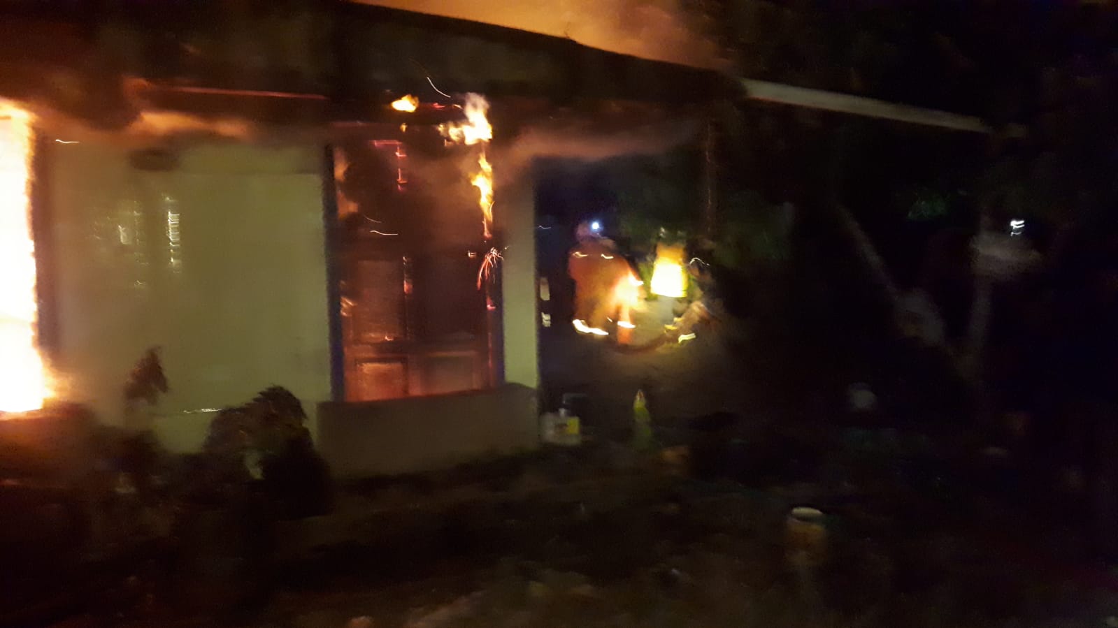 Diduga Korsleting Kulkas, Rumah Warga di Markoni Ludes Terbakar
