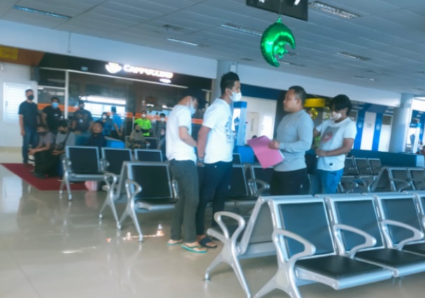 Seorang Oknum Polisi Ditangkap di Bandara Juwata Tarakan