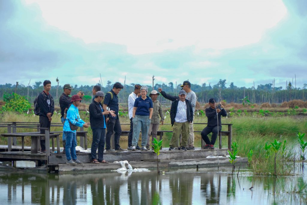 Sesdilu Kemenlu Kunjungi Area Mangrove Desa Bebatu