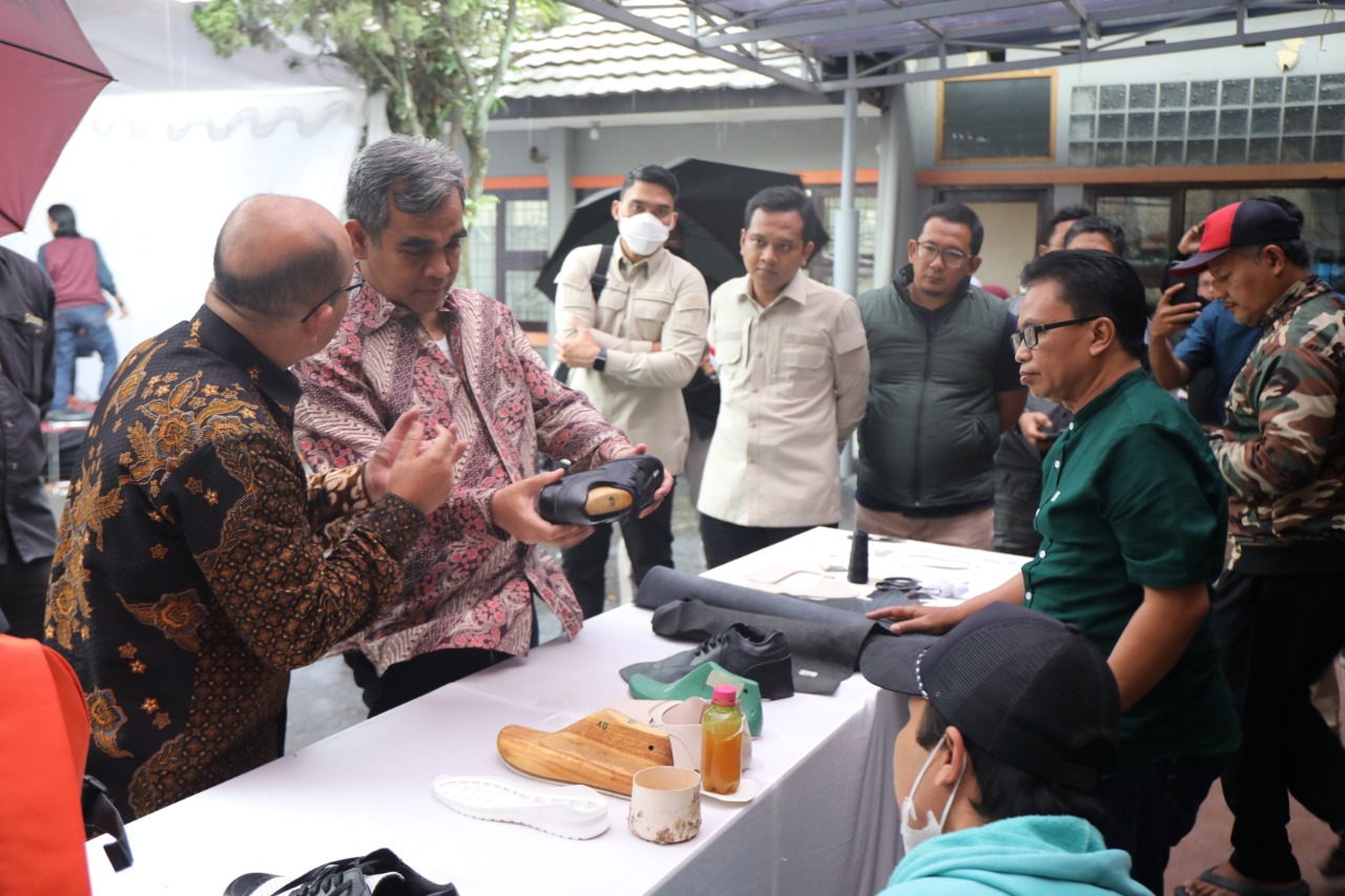 Di Hadapan Sekjen Gerindra, UMKM Cibaduyut Bandung Siap Dukung Prabowo