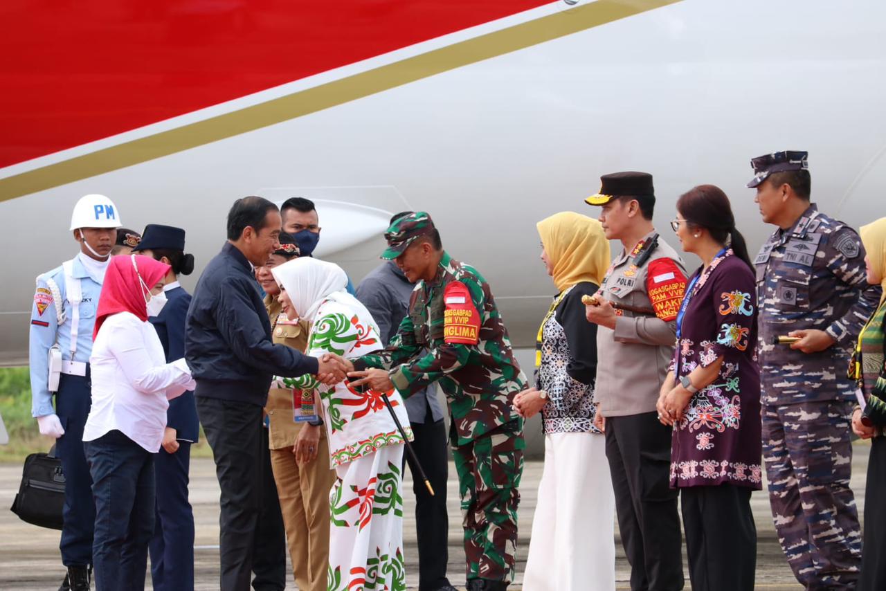 Pangdam VI/Mulawarman Sambut Kedatangan Presiden Jokowi di Kaltara