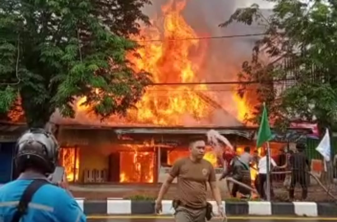 Tiga Unit Bangunan Dilahap si Jago Merah, Penyebab Belum Diketahui