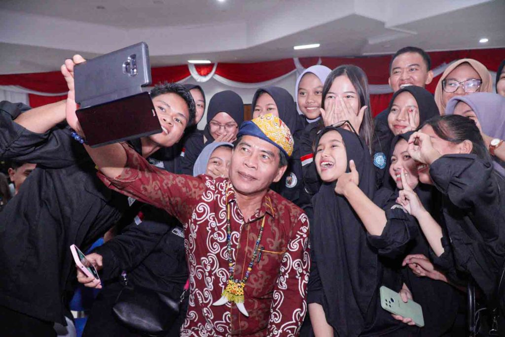 Gubernur Isi Materi di Forum Komunikasi Mahasiswa Teknik Sipil se-Kalimantan