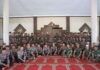 Perkuat Soliditas, TNI dan Polri Salat Jumat Berjamaah di Tanjung Selor