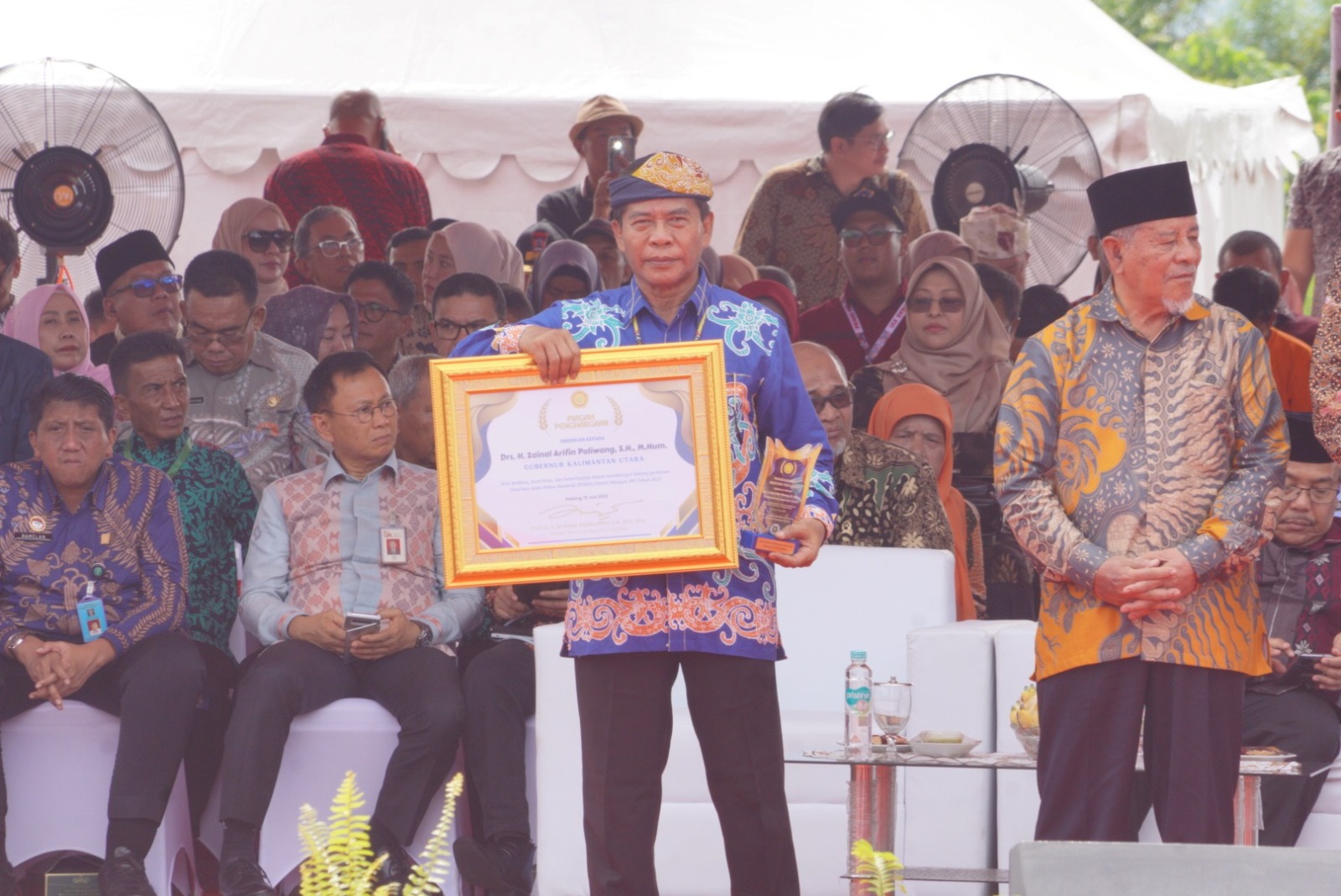 Gubernur Zainal Kembali Terima Penghargaan Nasional