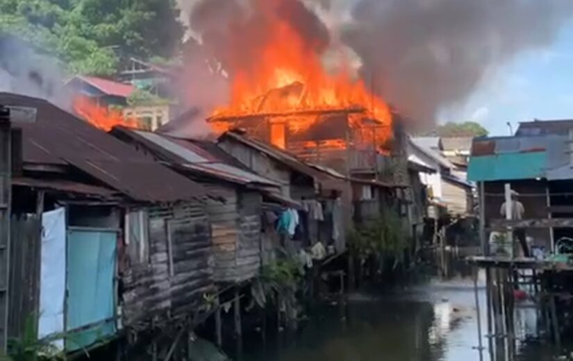Puluhan Rumah di Teluk Lerong Terbakar, 3 Orang Terluka Ringan