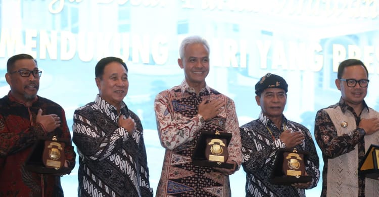 Hadiri HUT KBPP Polri ke-24, Gubernur Kaltara Terima Penghargaan