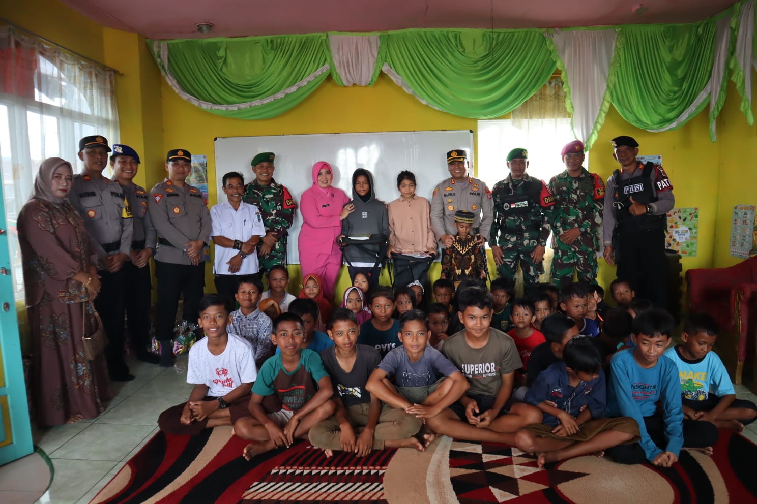 Sinergitas TNI-Polri, Bangun Rumah Belajar dan Perpustakaan Bagi Anak-anak Perbatasan