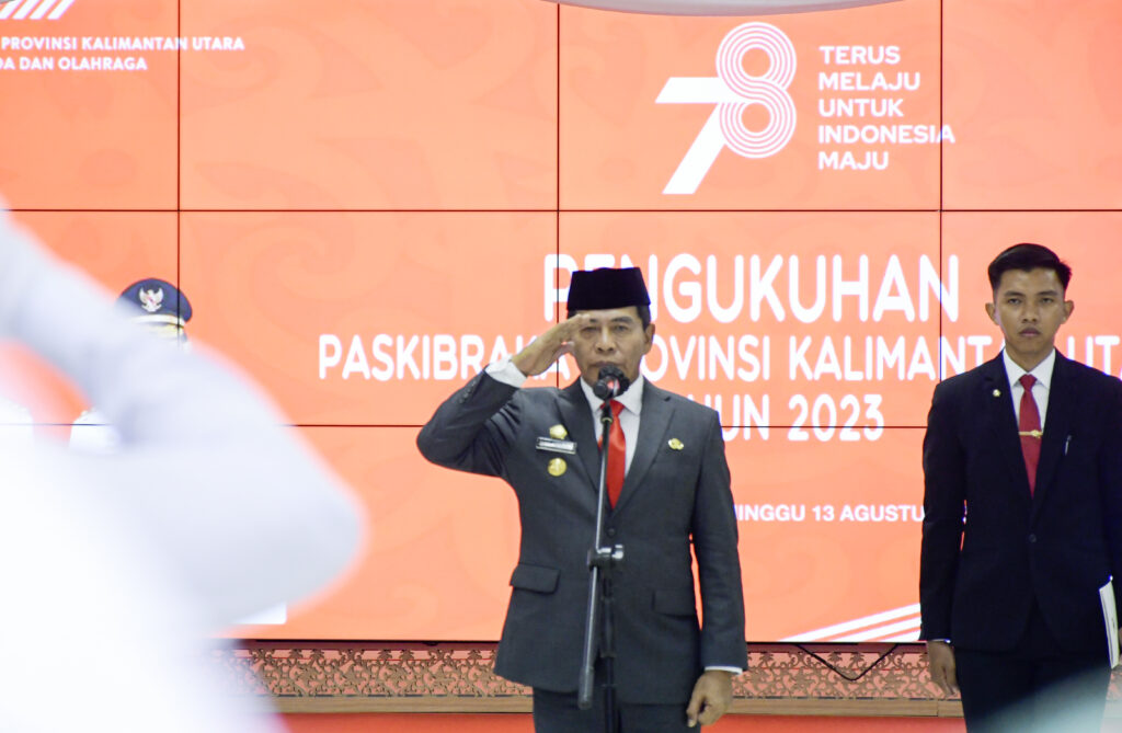 Sematkan Tali Kendit dan Lencana, Gubernur Zainal Kukuhkan 40 Anggota Paskibraka Kaltara