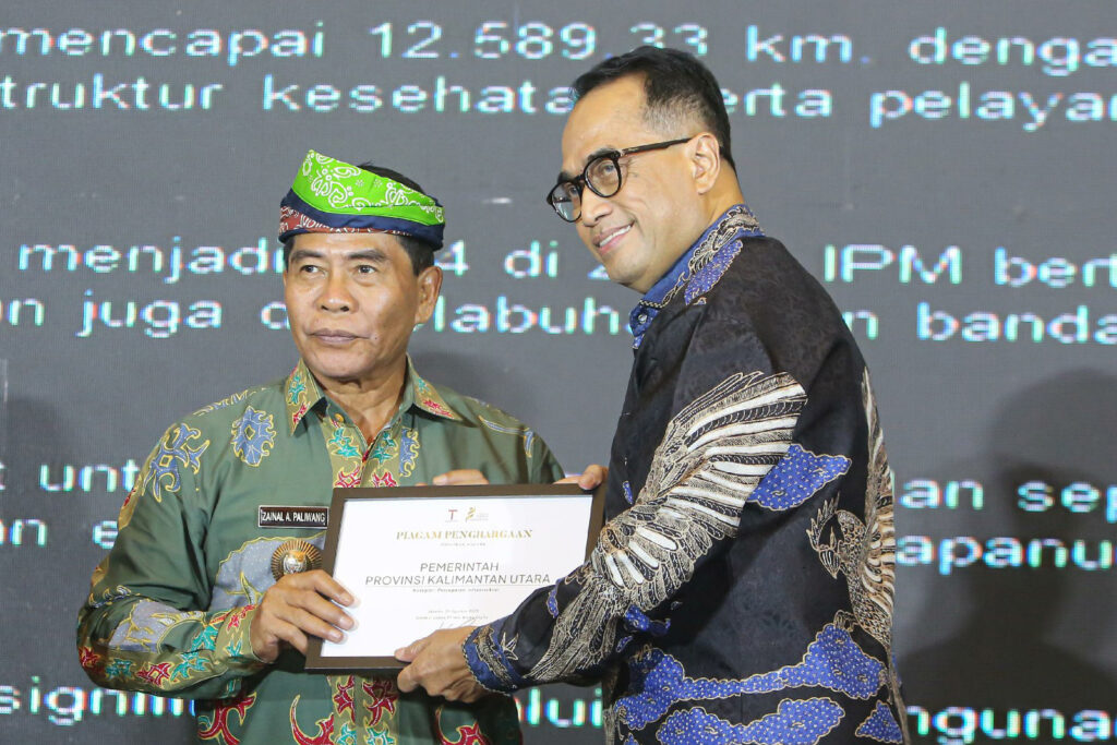 Gubernur Zainal Raih Penghargaan Apresiasi Tokoh Indonesia