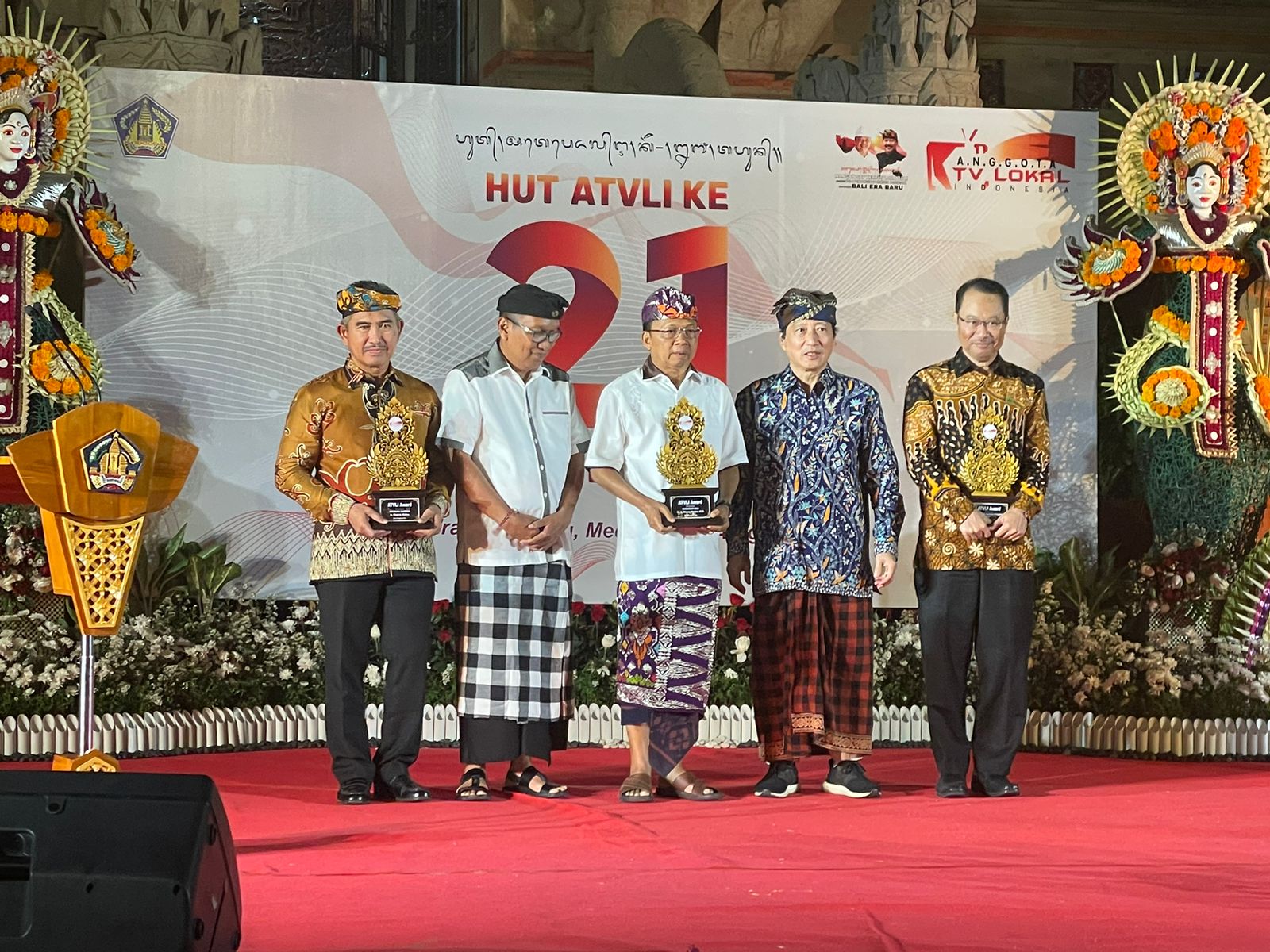 Khairul Raih Penghargaan Kepala Daerah Berprestasi dari Asosiasi TV Lokal Indonesia