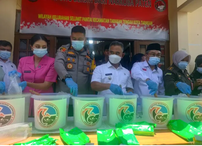 Disaksikan Warga, Launching Kampung Bersinar di Tarakan Dirangkai Pemusnahan 7 Kg Sabu