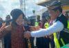Tiba di Bandara Nunukan, Mensos Tri Rismaharini Disambut Wabup Hanafiah