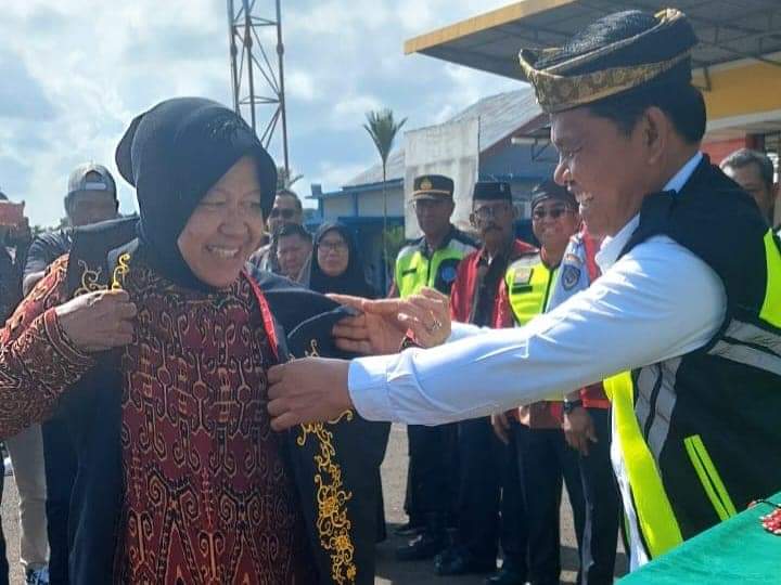 Tiba di Bandara Nunukan, Mensos Tri Rismaharini Disambut Wabup Hanafiah