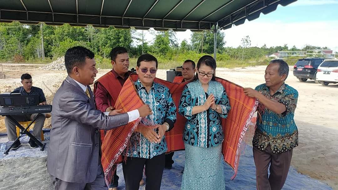 Wabup Ingkong Ala Letakkan Batu Pertama Pembangunan Gereja HKI Tanjung Selor
