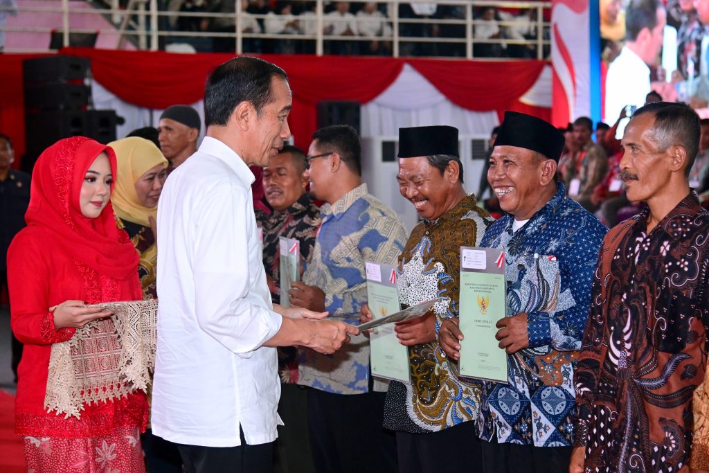 Presiden Jokowi Dorong Urusan Sertifikat Tanah Selesai pada Tahun Depan