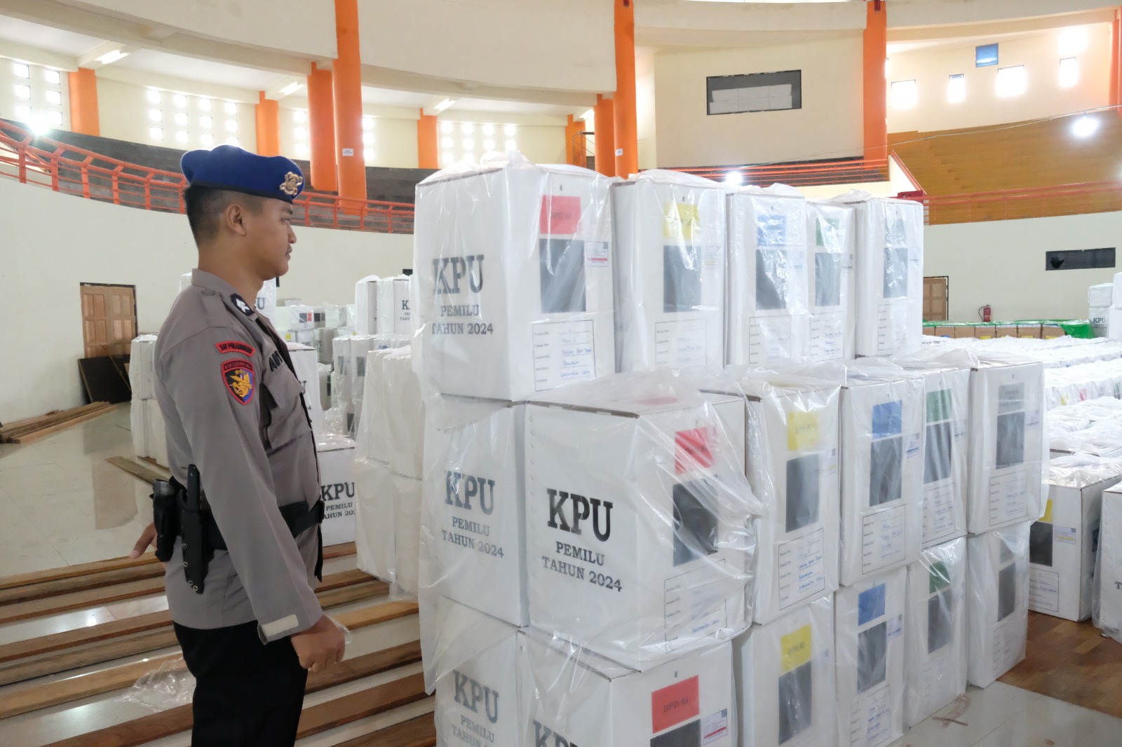 Pastikan Keamanan Pemilu, Polda Kaltara Pengamanan di Gudang Logistik KPU Bulungan
