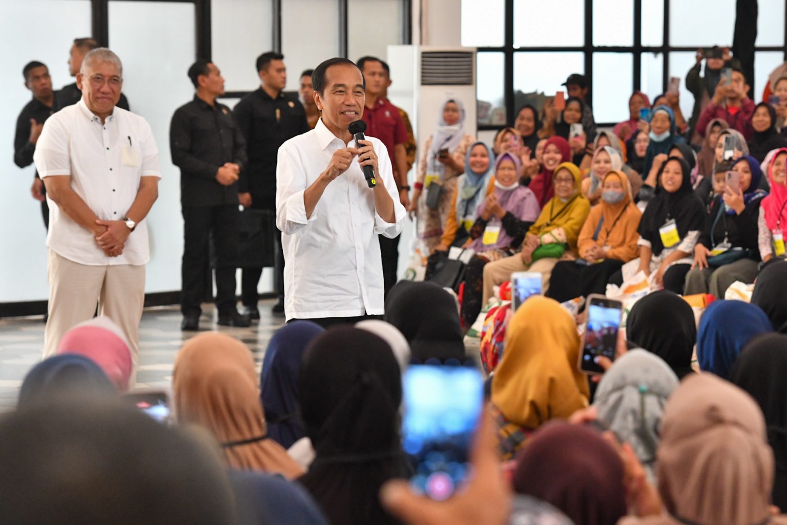 Presiden Jokowi Pastikan Bantuan Pangan Terus Bergulir